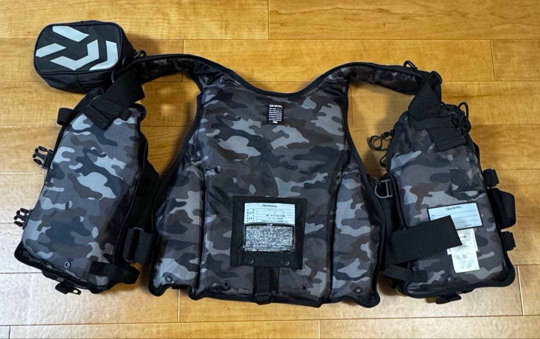 新品　フローティングジャケット　ダイワ　黒　DF-6206