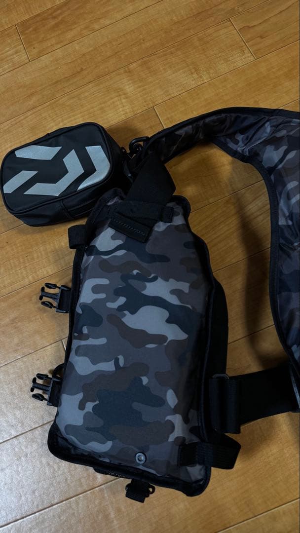 新品　フローティングジャケット　ダイワ　黒　DF-6206