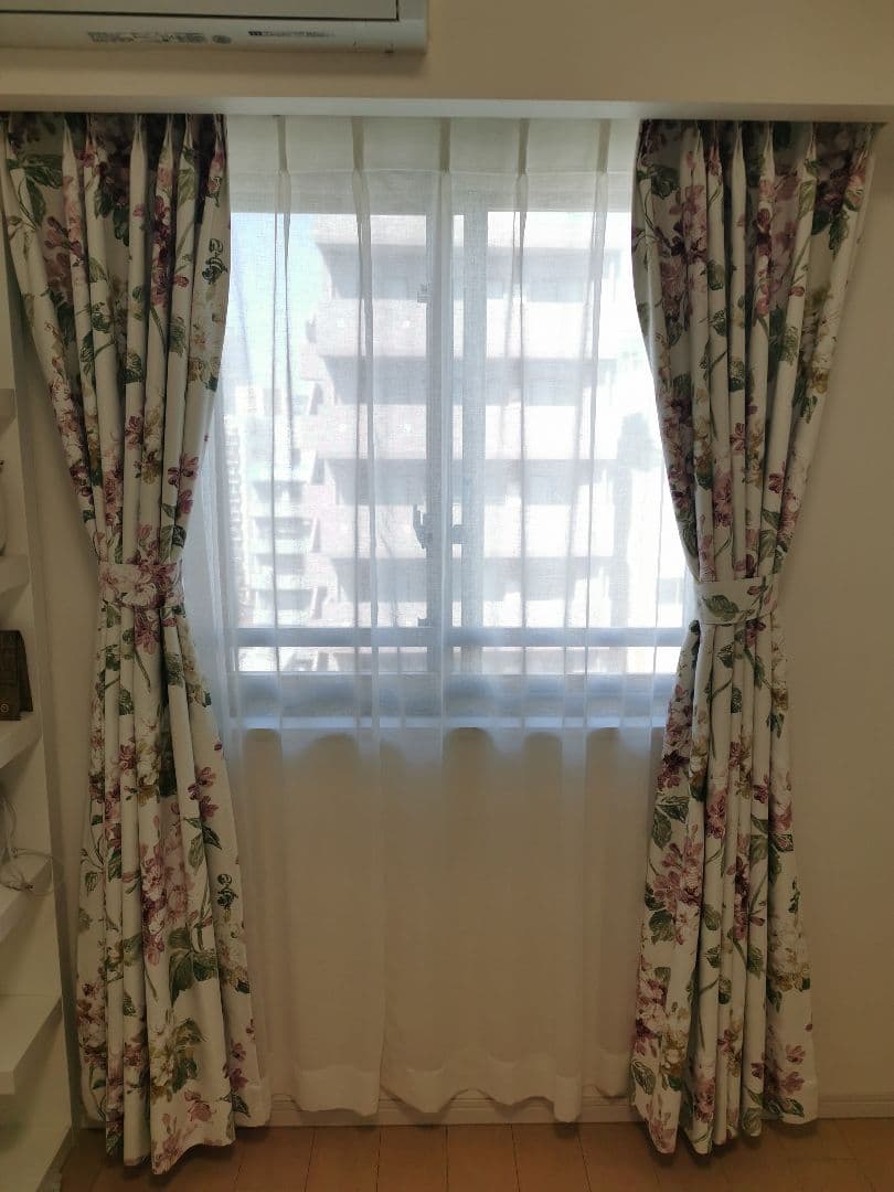 【ディズニー】厚地遮光カーテン・アジサイ「ふしぎの国のアリス」