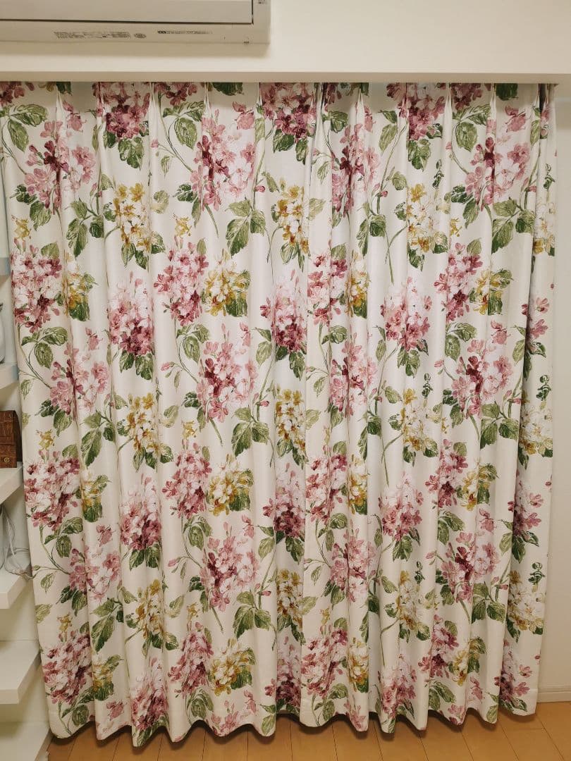 【ディズニー】厚地遮光カーテン・アジサイ「ふしぎの国のアリス」