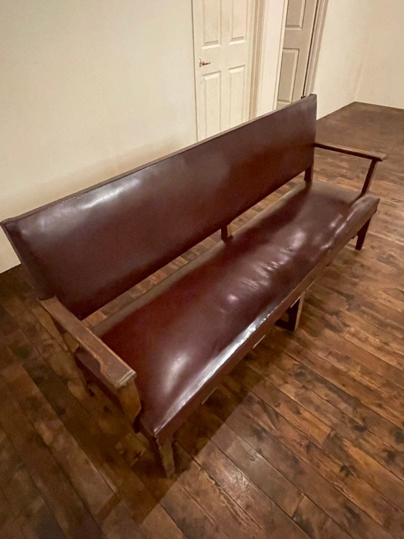 昭和レトロ　診療所の待合室　長椅子