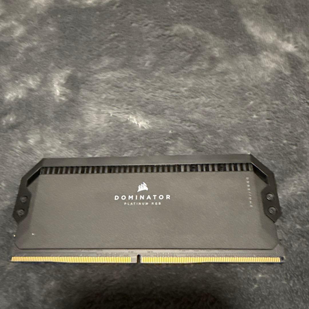 f*2様 DDR5　dominator platinum rgb 16gb 56