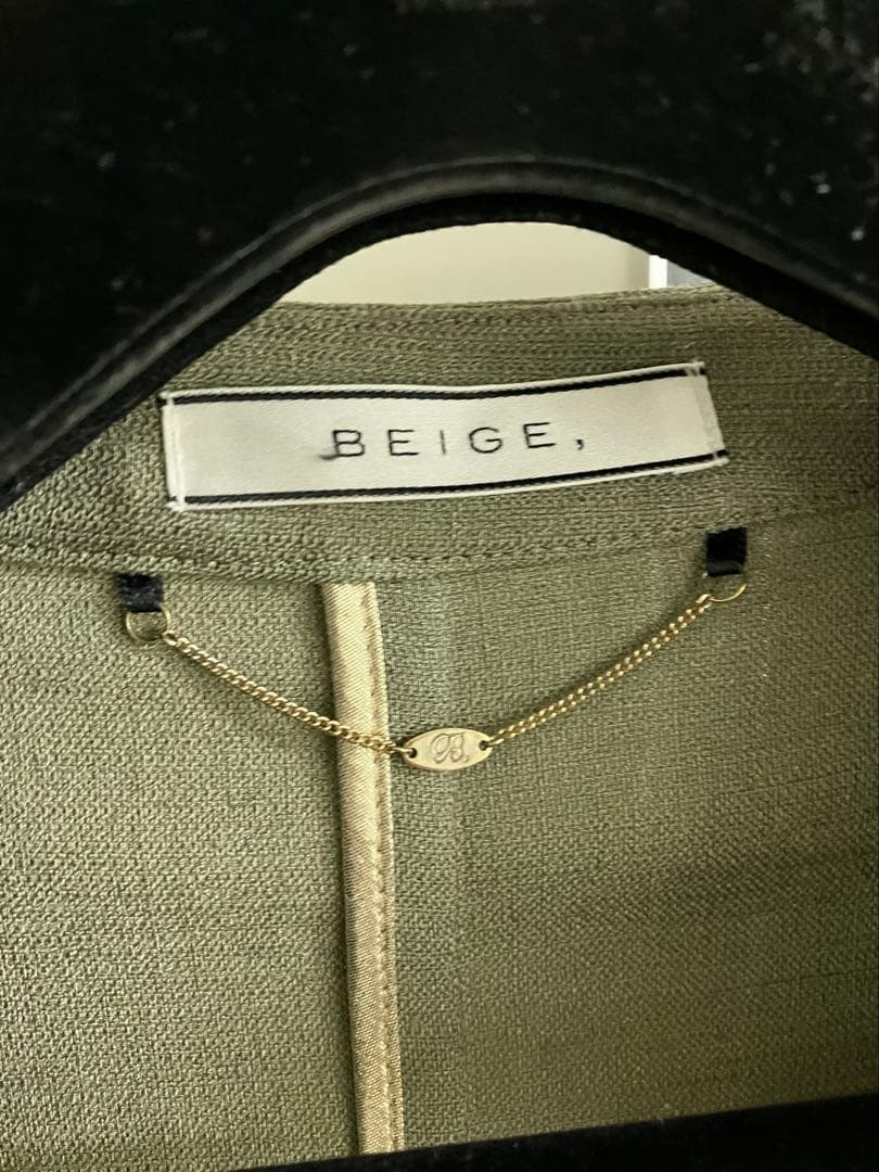 〓BEIGE,〓 khaki ノーカラー ボタンレス セットアップ スーツ