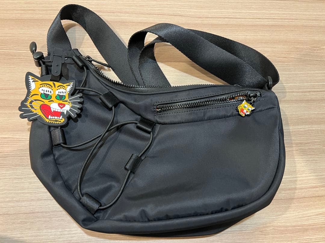 オニツカタイガー　オニツカ　ショルダーバック　メッセンジャーバック