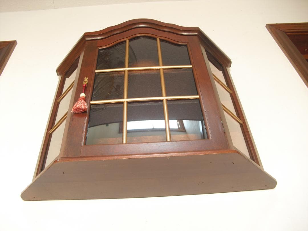 アンティーク調木製ウォールキャビネット☆壁掛けカップボード金彩 /飾り棚・ラック