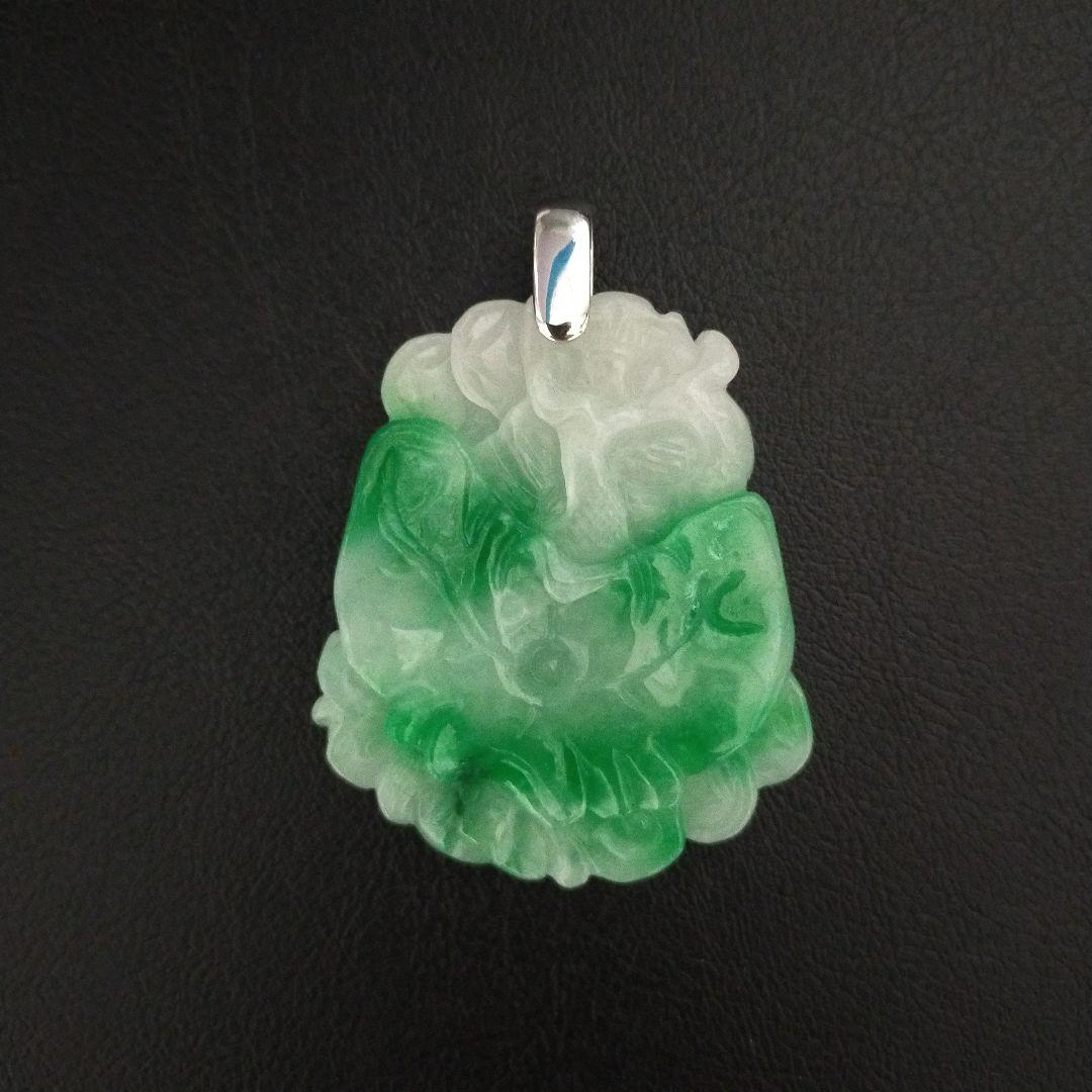 希少　Pt900 刻印　翡翠 ？花彫刻 ペンダント 美品