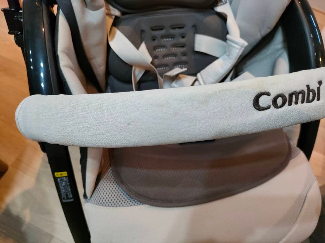 コンビホワイトレーベル クロスゴー ベビーカー　エッグショック　ガーデニアグレー