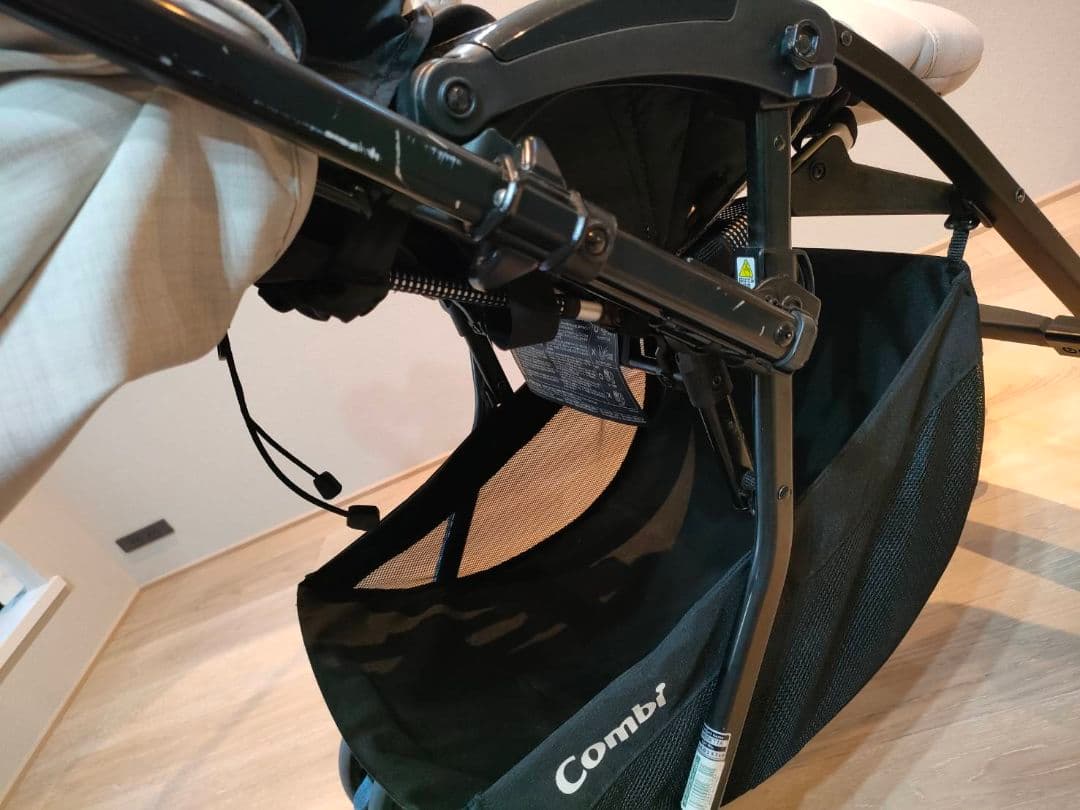 コンビホワイトレーベル クロスゴー ベビーカー　エッグショック　ガーデニアグレー