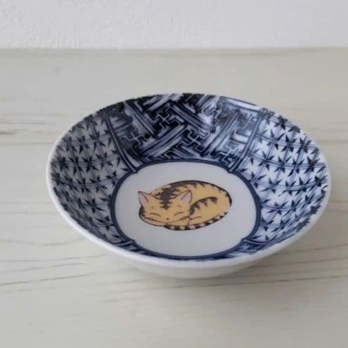 新品　九谷焼　9cm 小鉢　眠り猫　E　ねこ　ネコ　猫