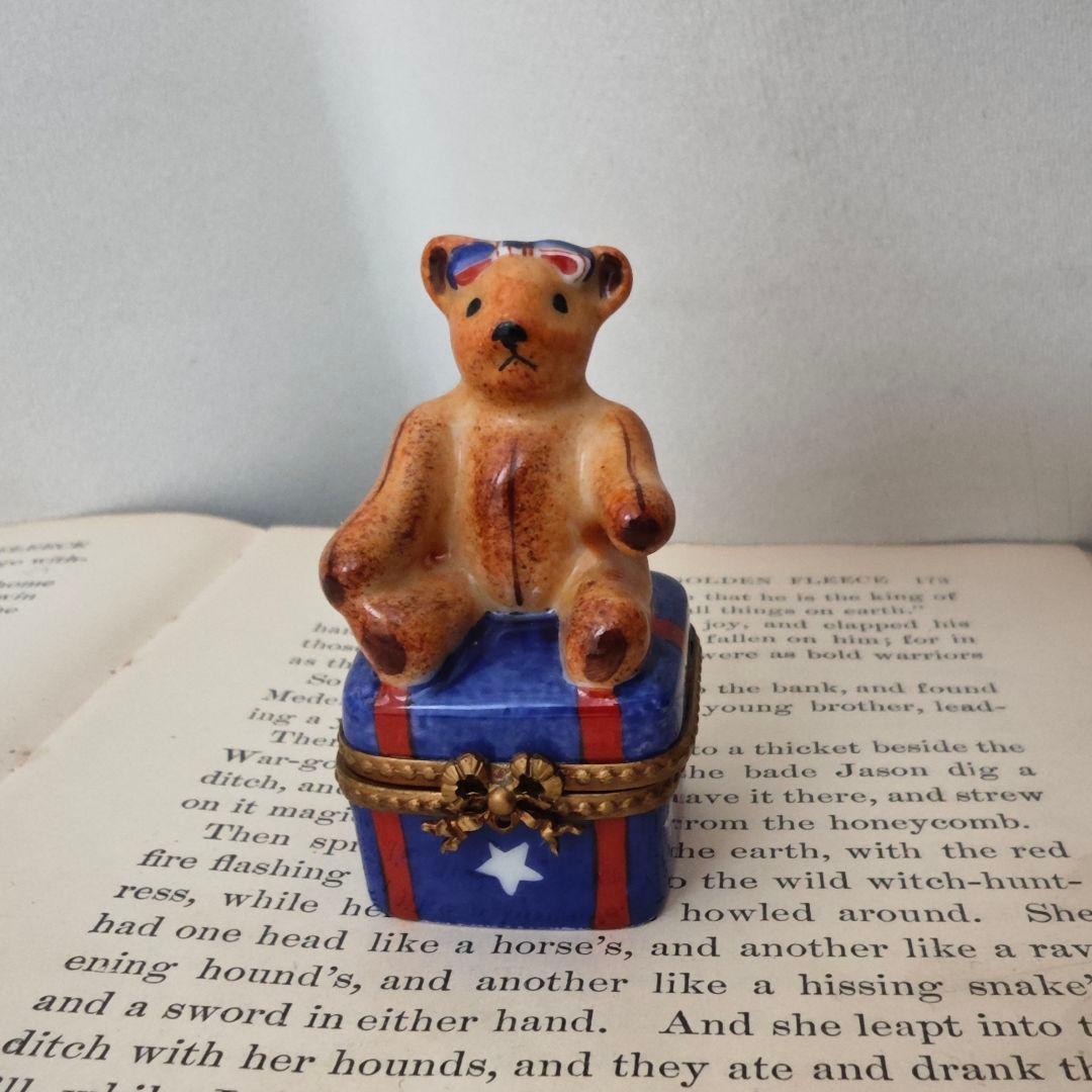 リモージュボックス　トリコロールリボンのテディベア　フランス製トリンケット