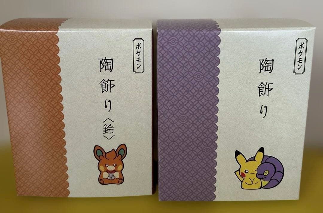 ポケモンセンター　ピカチュウとアーボの陶飾り 陶飾り　鈴　パモとやすらぎのすず