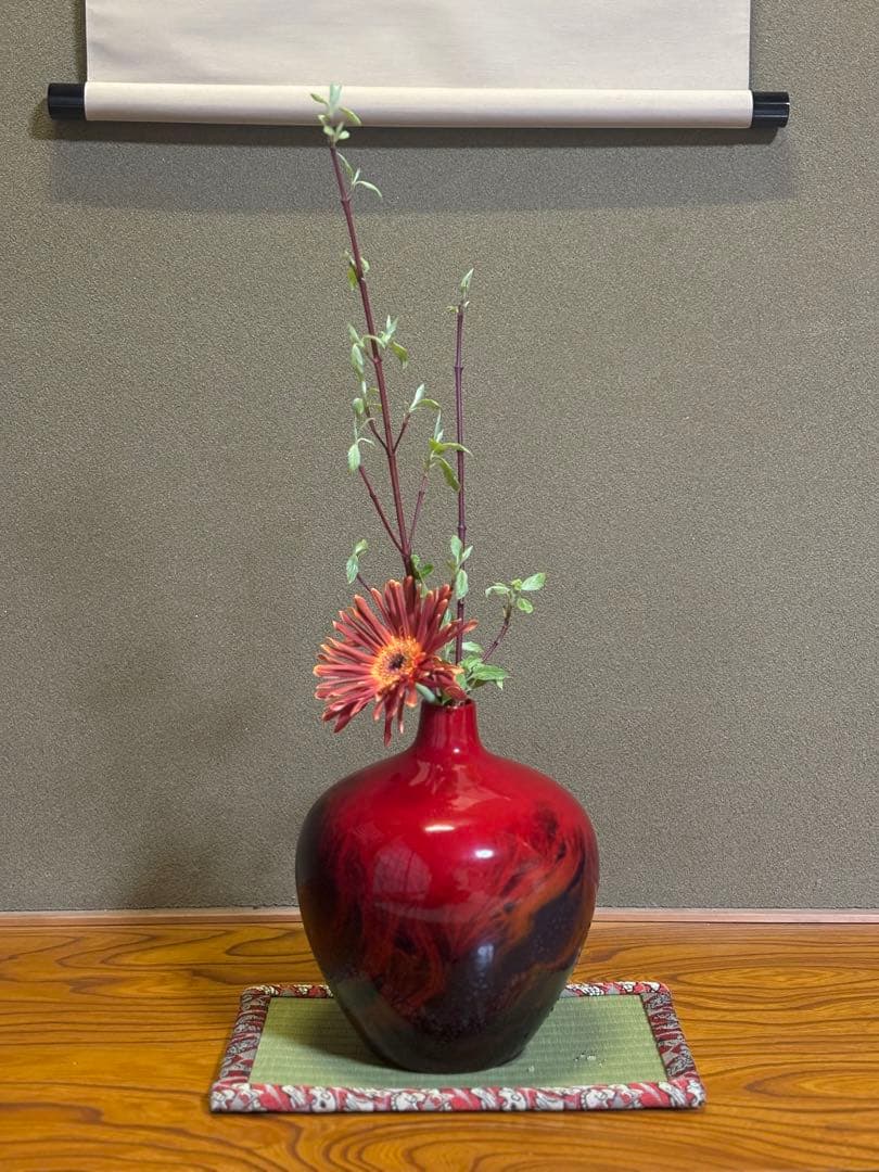 真紅の存在感たるや、英国ロイヤルドルトン ルージュフランベ　花瓶フラワーベース赤