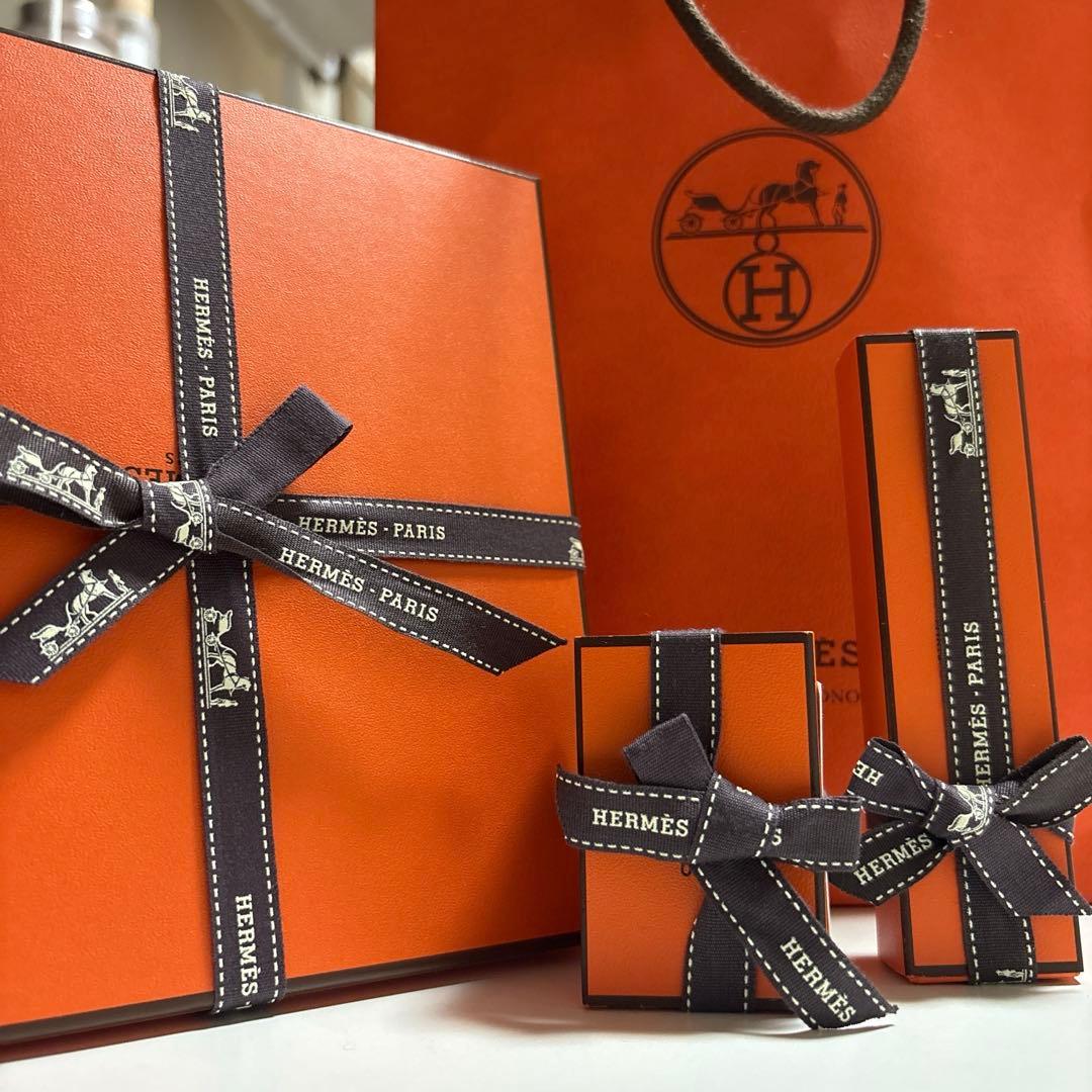 HERMÈS ①カレ・タオル ②ネイル＆キューティクルオイル ③ネイルファイル