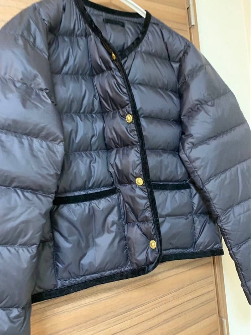 SHIPS別注TAION パイピング ノーカラー ダウン ジャケット タイオン