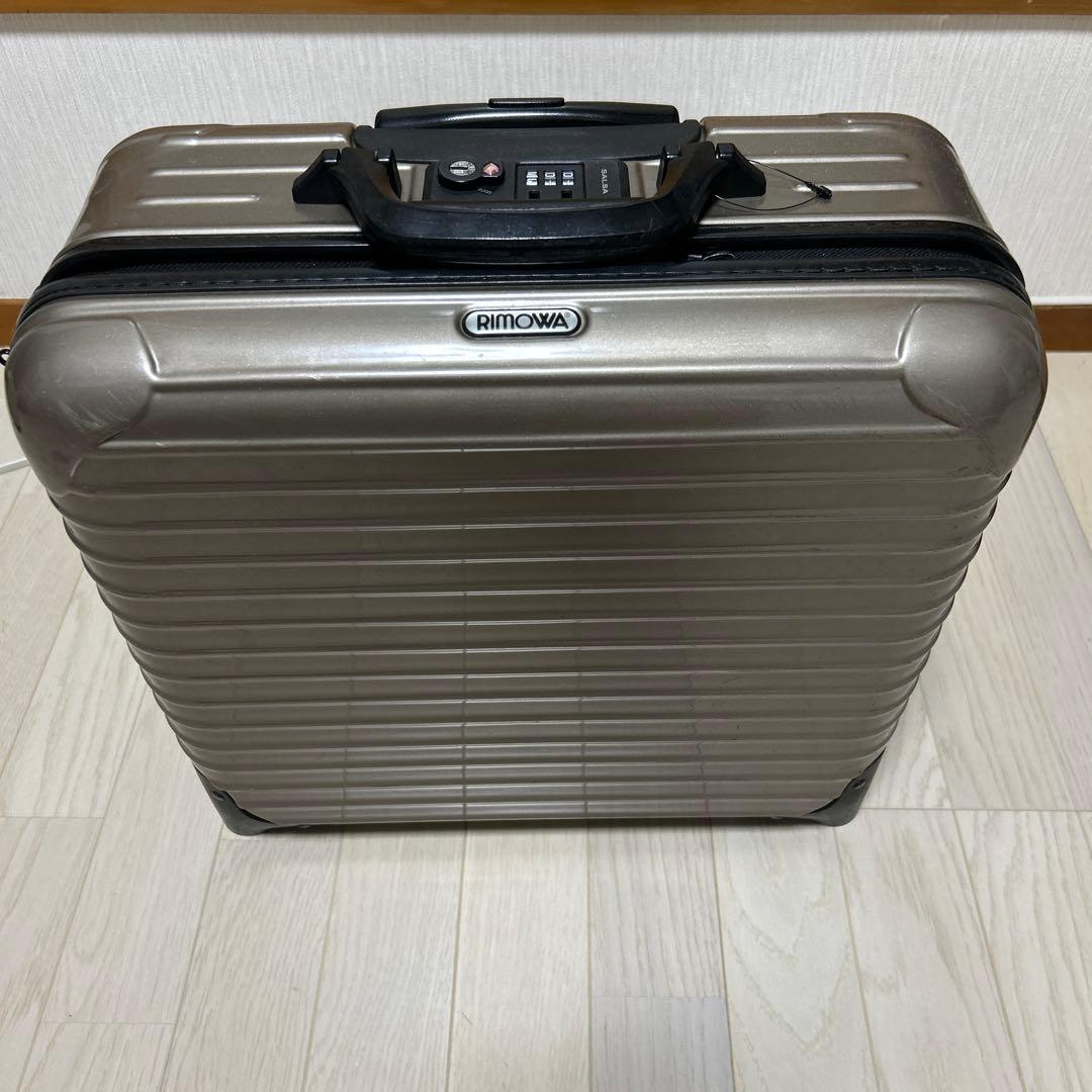 RIMOWA シルバー キャリーケース 中型（2輪）