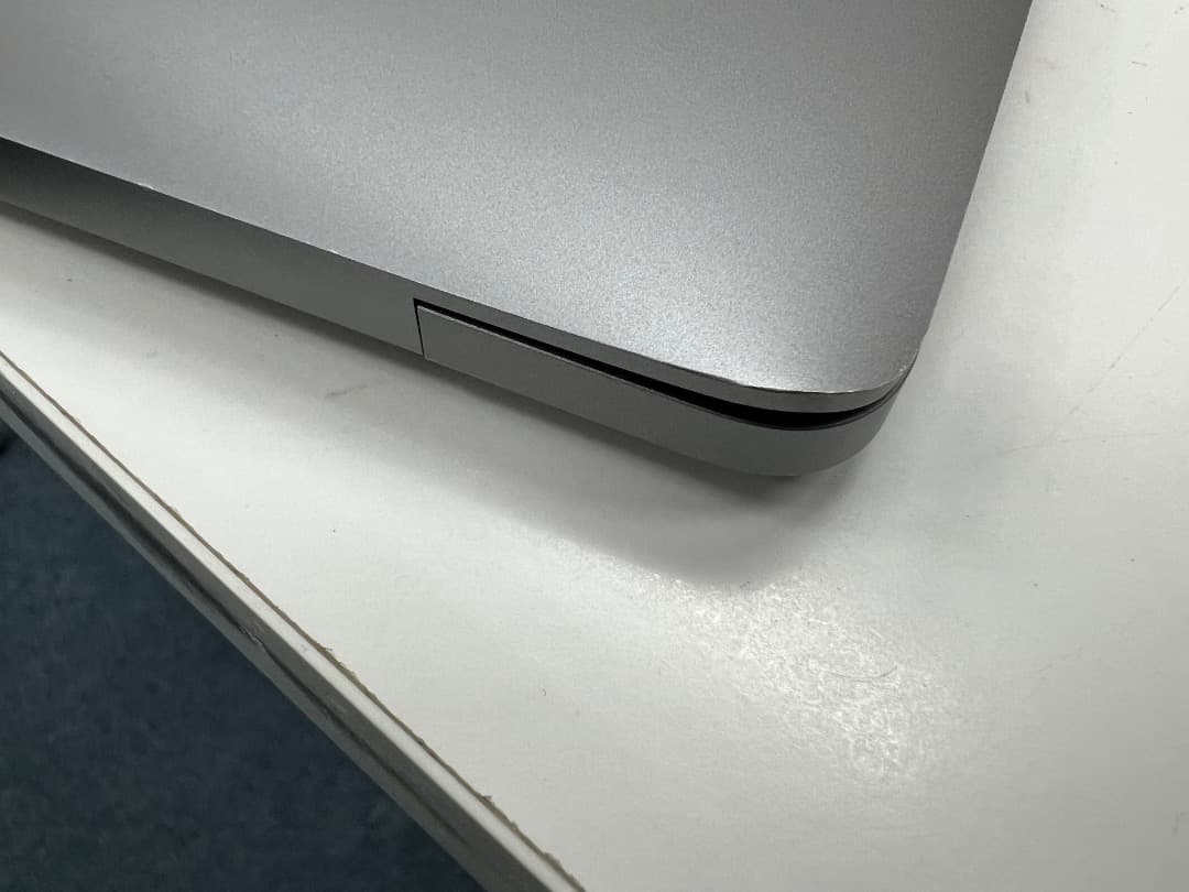 MacBook pro 2018 13インチ i7 16GB スペースグレー