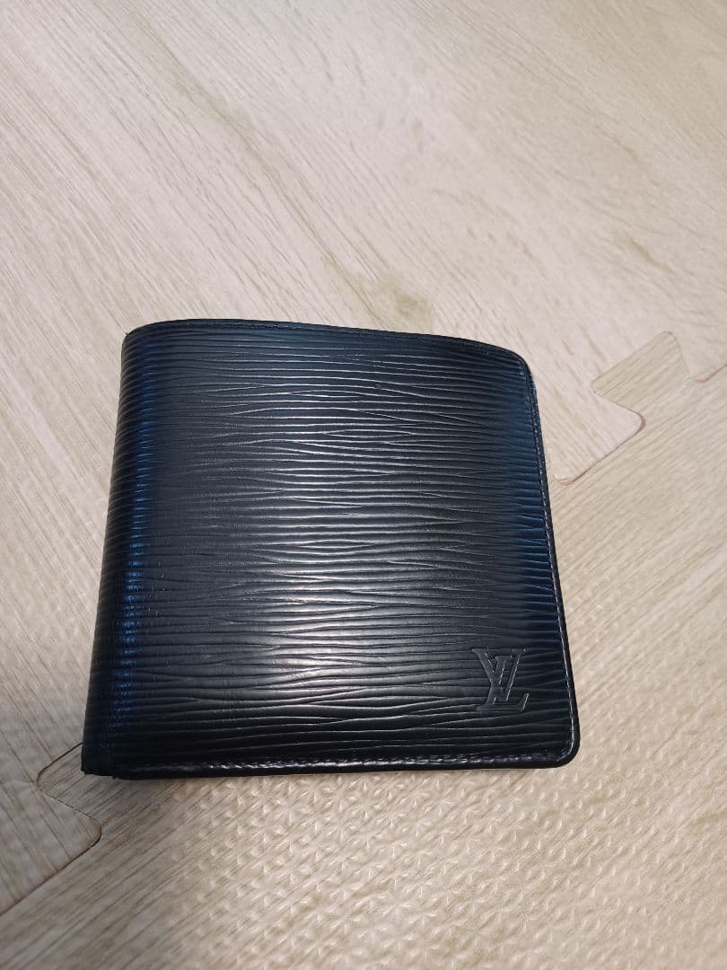 Louis Vuitton エピ　 ブラック 二つ折り財布