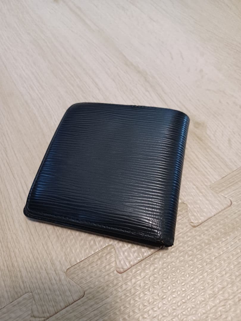 Louis Vuitton エピ　 ブラック 二つ折り財布