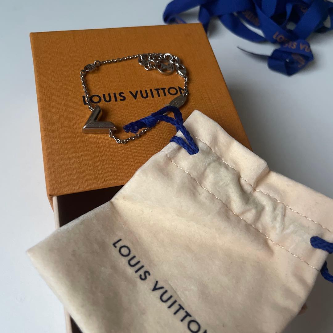 Louis Vuitton シルバー V字ブレスレット