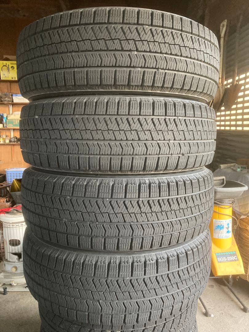 かっちゃん1。溝ありブリヂストンVRX2 195/65R15スタッドレス