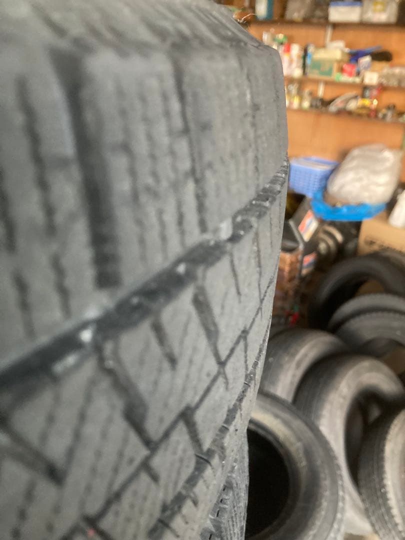 かっちゃん1。溝ありブリヂストンVRX2 195/65R15スタッドレス