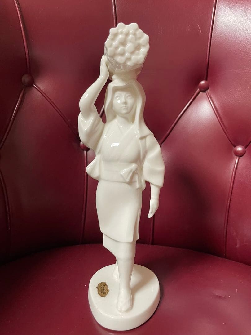 m@オールド★プレミアノリタケ / ボーンチャイナ薪持女性のフィギュリンH23