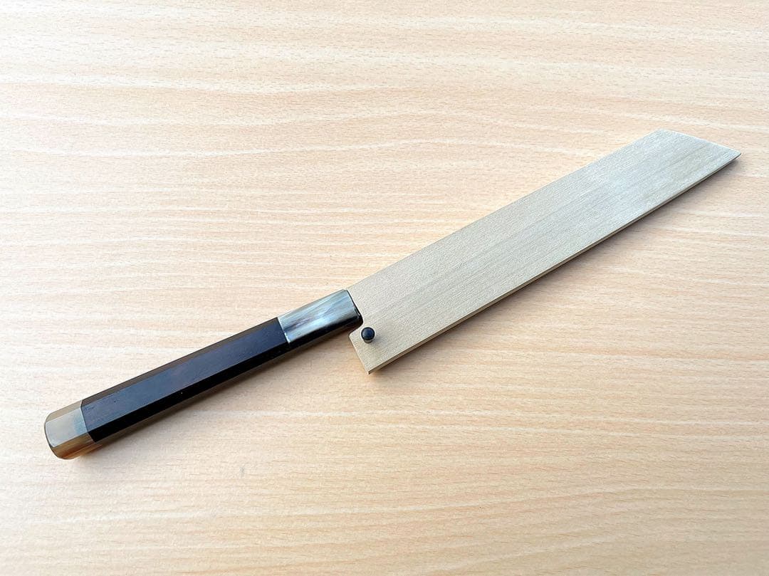 未使用 超鋼スーパー本焼 六寸 ギザ 切付型 黒檀 上下白水牛 鞘付き 城山刃物