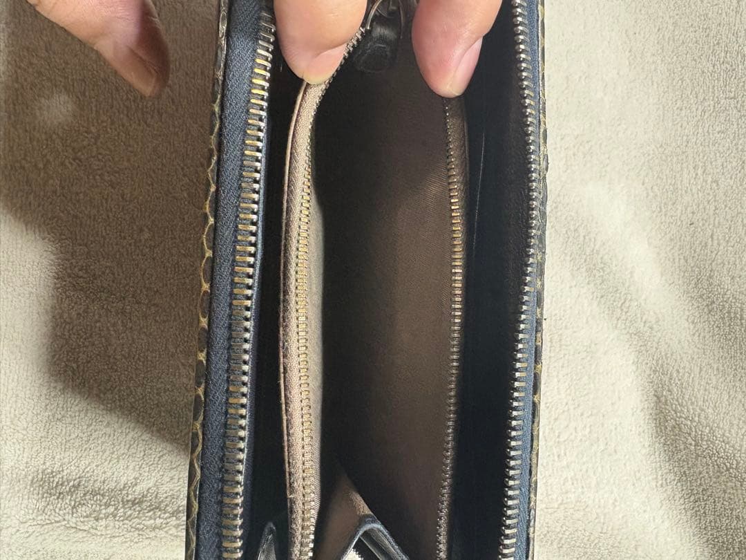 極美品　希少パイソン　ボッテガべネタイントレチャート　長財布　ラウンドファスナー