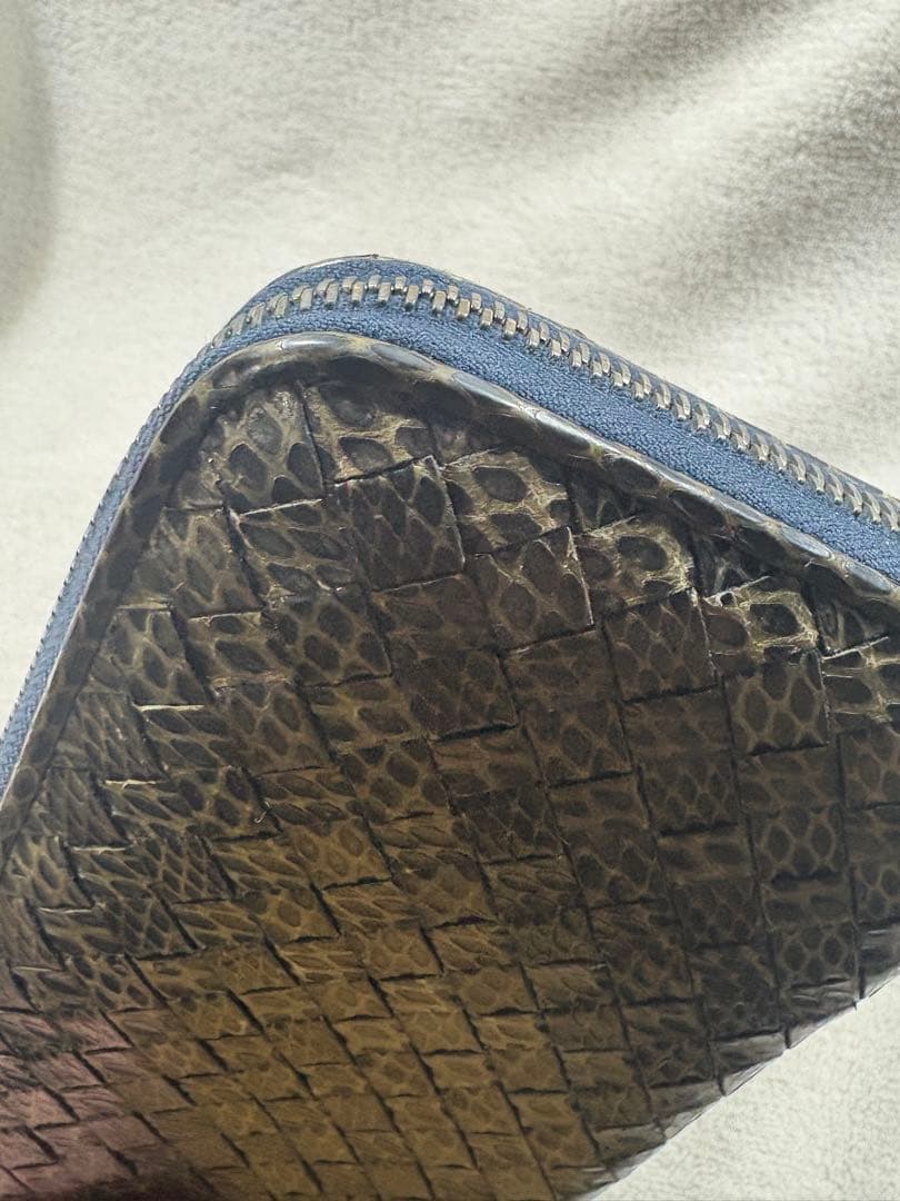 極美品　希少パイソン　ボッテガべネタイントレチャート　長財布　ラウンドファスナー