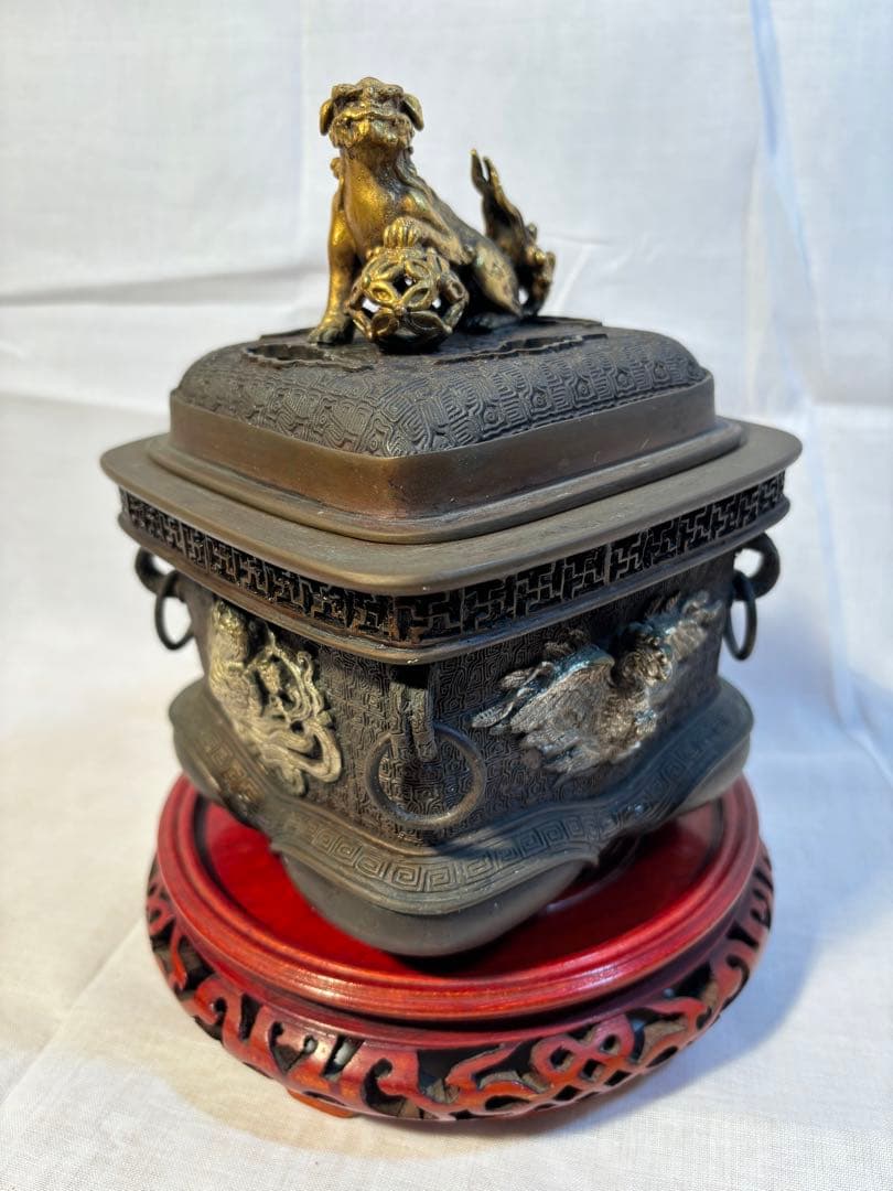 香炉　重さ≒3.6㎏　高さ≒19㎝　炉蓋幅≒14㎝