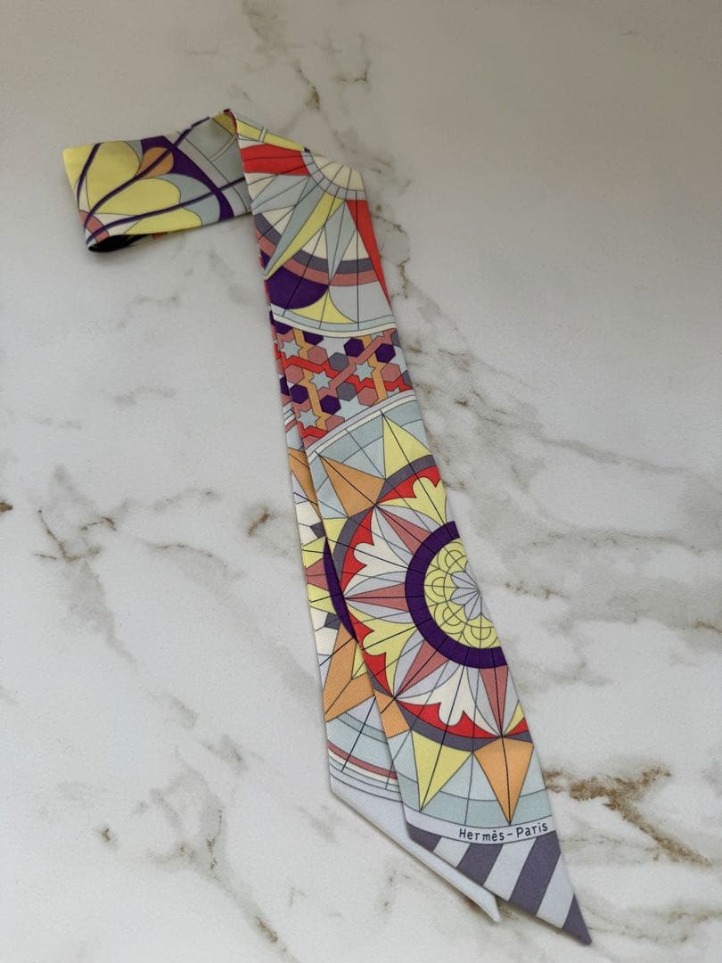 Hermès エルメス幾何学模様 ツイリーシルクスカーフ