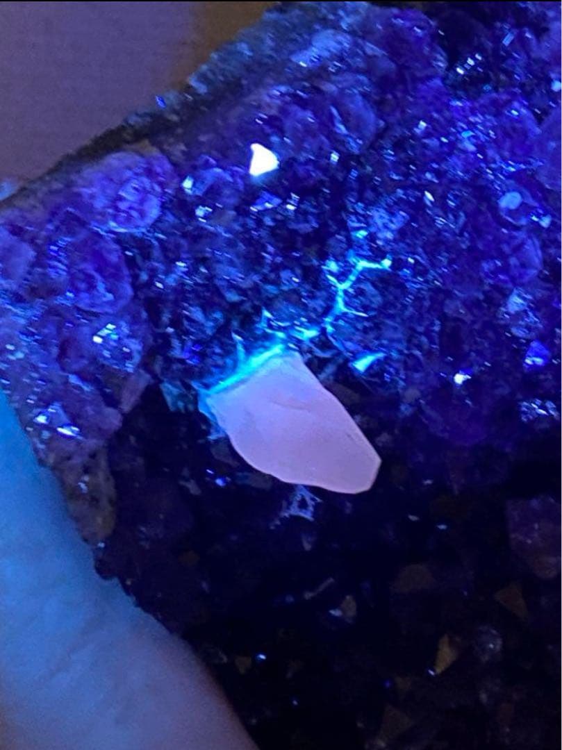 超高品質！ウルグアイ産⭐️帝王アメジストクラスター・ピンクカルサイト付き⭐️N8