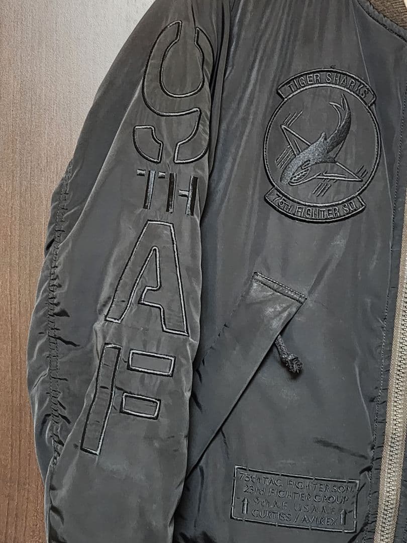 AVIREX MA-1 タイガーシャーク Lサイズ