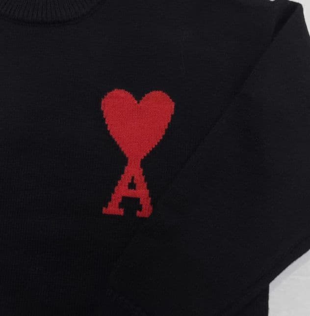 AMI PARIS ブラック ハート刺繍 ト ニットセーターユニセックス