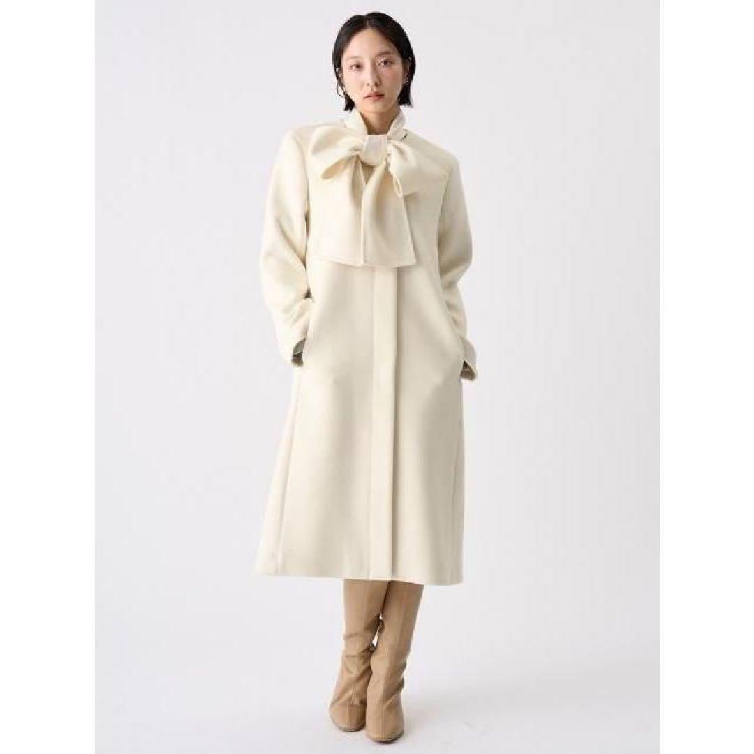 CELFORD（セルフォード）リボンストール付きノーカラーコート　アイボリー色
