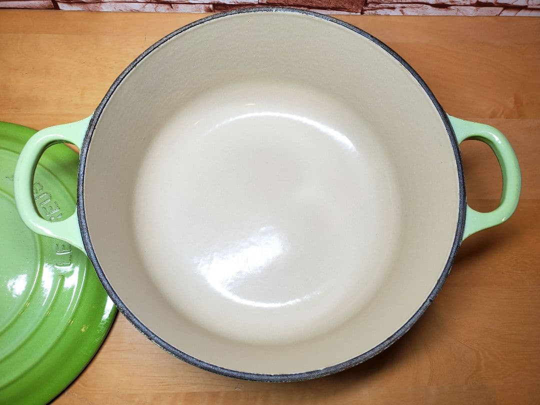 ☆値下げ中☆ル・クルーゼ　ココットロンド　フルーツグリーン　キウイ 20cm