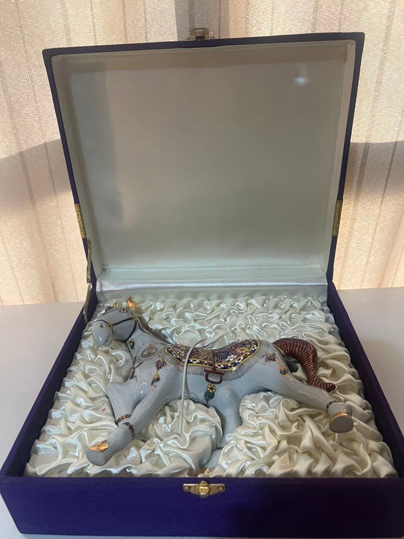 陶器製 馬の置物 専用ケース付き