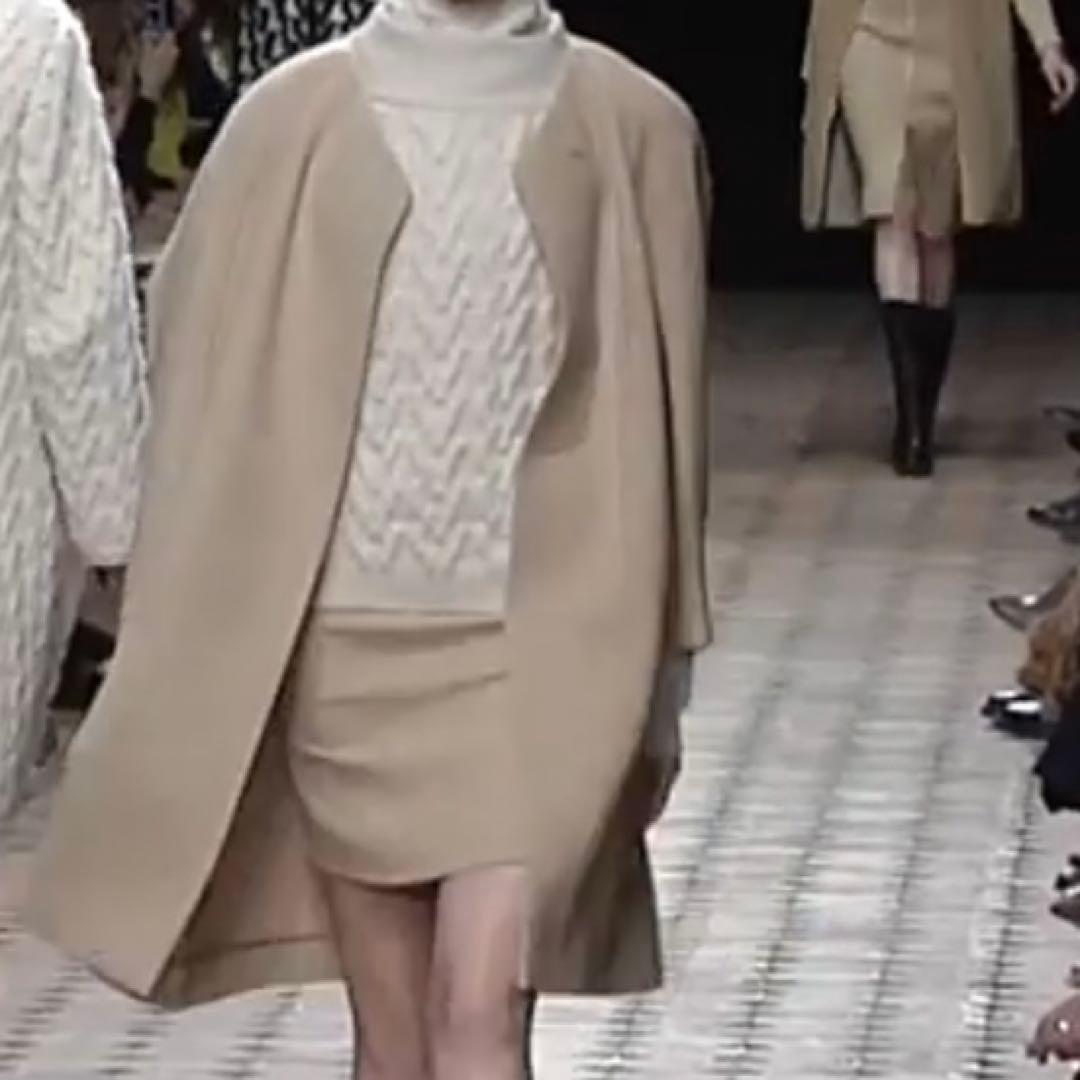 マルティニーク購入　ヴェロニクルロワの上品ノーカラーウールコート20万　黒