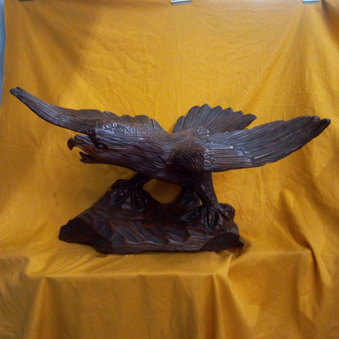 一刀彫？の鷲か鷹の置物