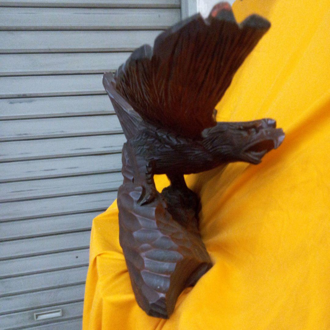 一刀彫？の鷲か鷹の置物