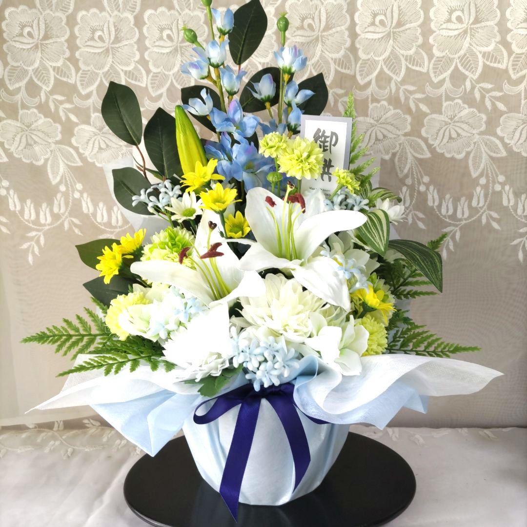 ユリと菊のお供え仏花、お盆花アレンジメント