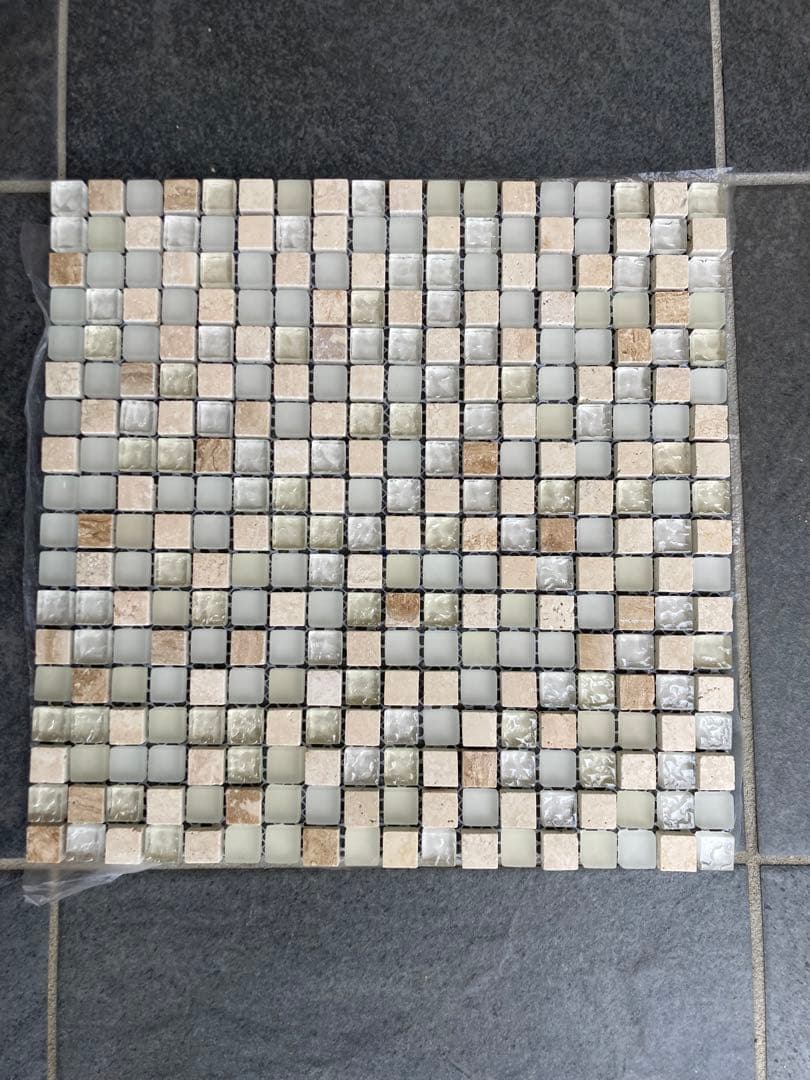 モザイクタイル　30センチ角