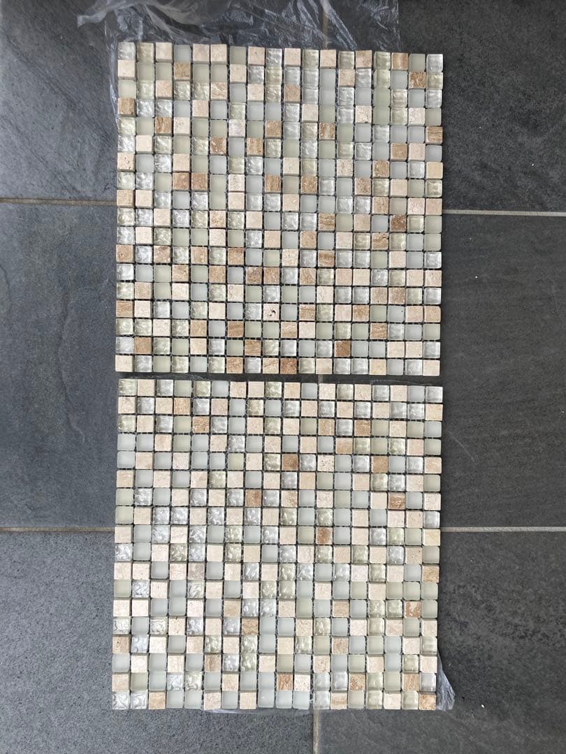 モザイクタイル　30センチ角