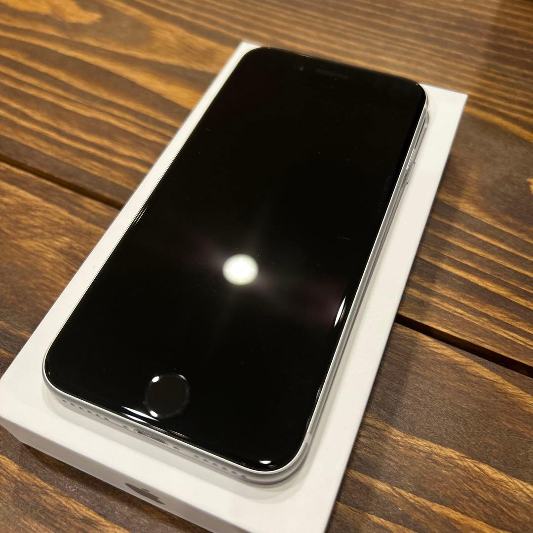 【ほぼ未使用】iPhone SE 第2世代 white 64GB