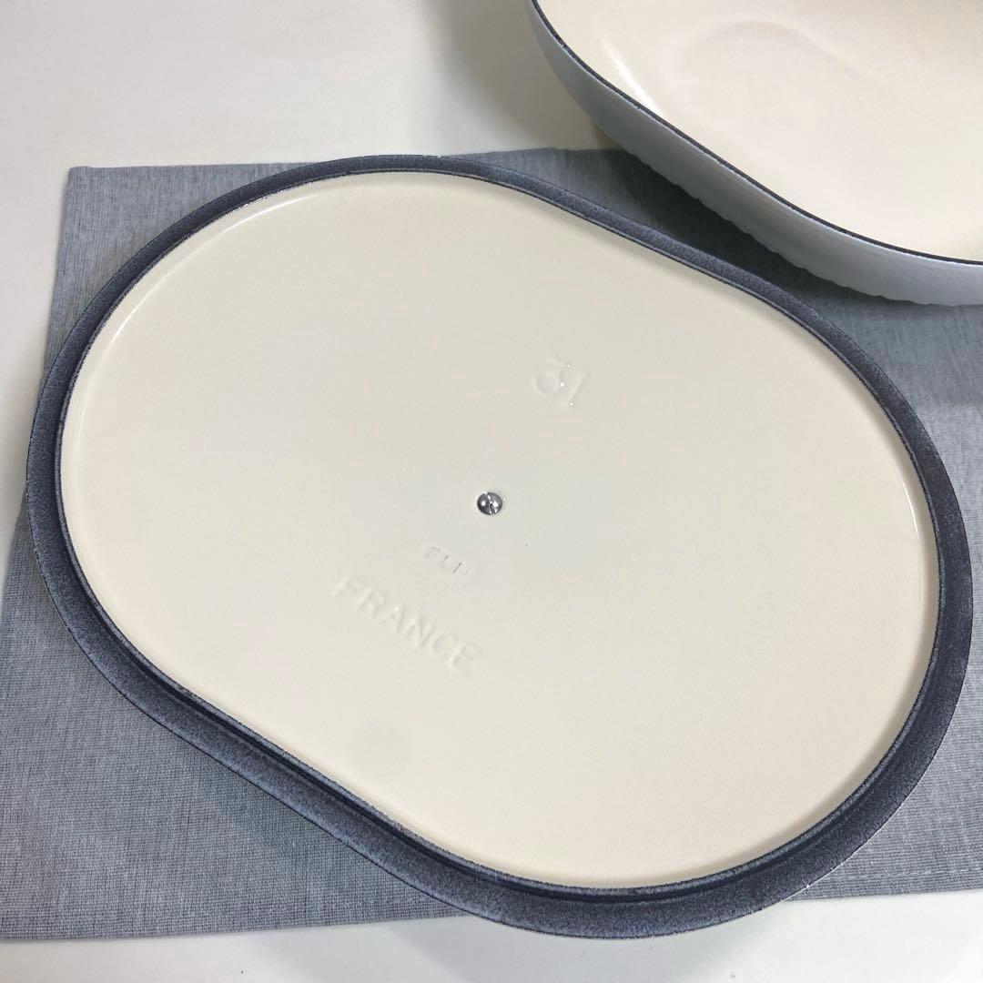 ルクルーゼ オブロング 31cm フルール レリーフ コットン ゴールド ツマミ