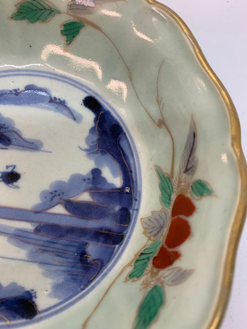 古伊万里焼の青磁色絵　山水栗文　輪花鉢