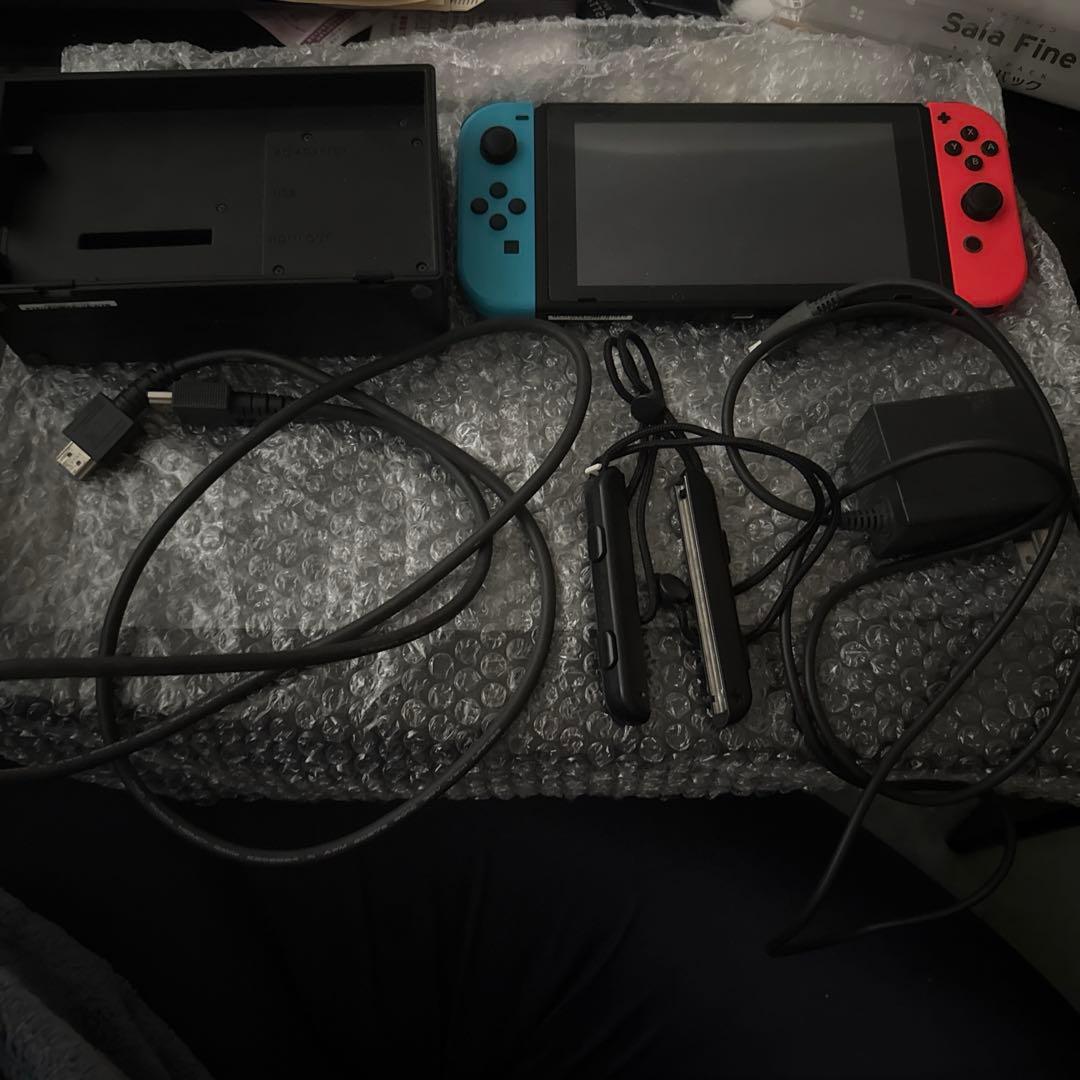 Nintendo Switch 本体　青と赤のJoy-Con