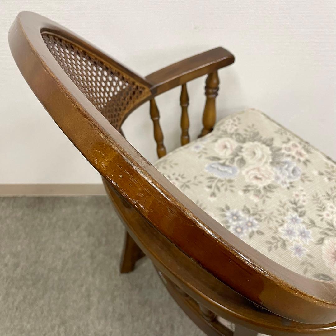 【カリモク】\"コロニアル\"CC3400 肘付食堂椅子