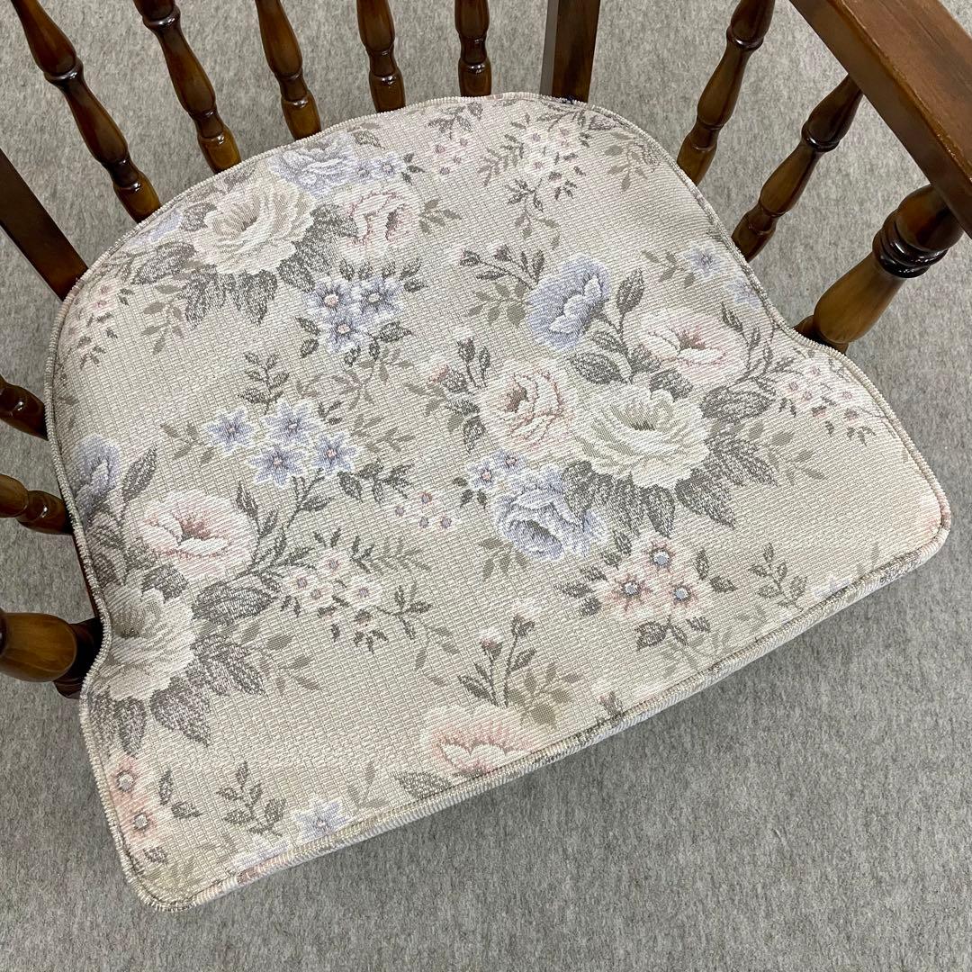 【カリモク】\"コロニアル\"CC3400 肘付食堂椅子