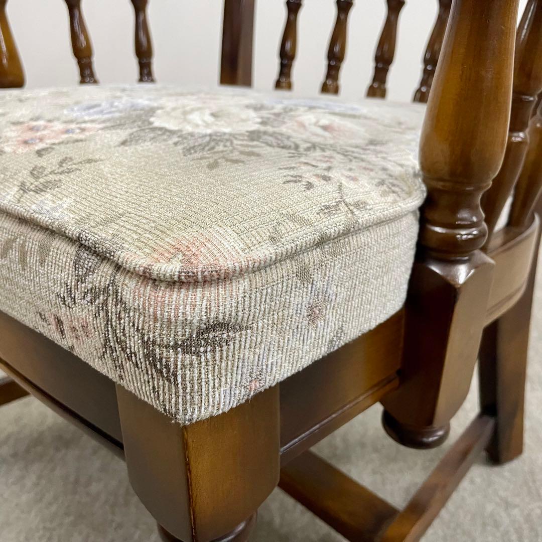 【カリモク】\"コロニアル\"CC3400 肘付食堂椅子